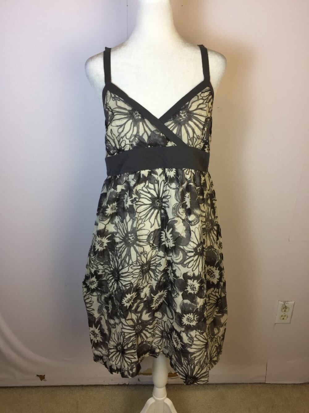 Vince Cami Sundress Size 8 Womans Gray Floral Silk Cotton Empire Waist Pockets